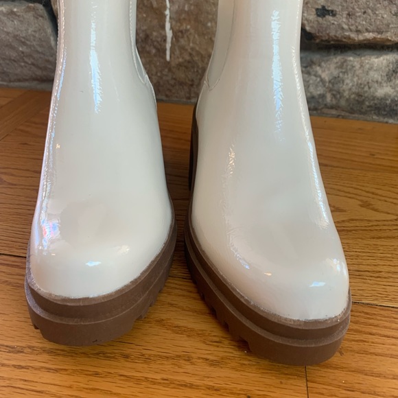 Diba white shiny Chelsea boots 9.5 NEW chunky platform booties - Picture 2 of 5